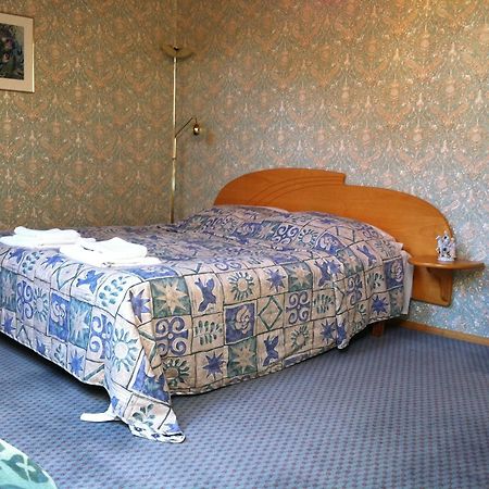 Du Broliai Hotel Palanga Bagian luar foto