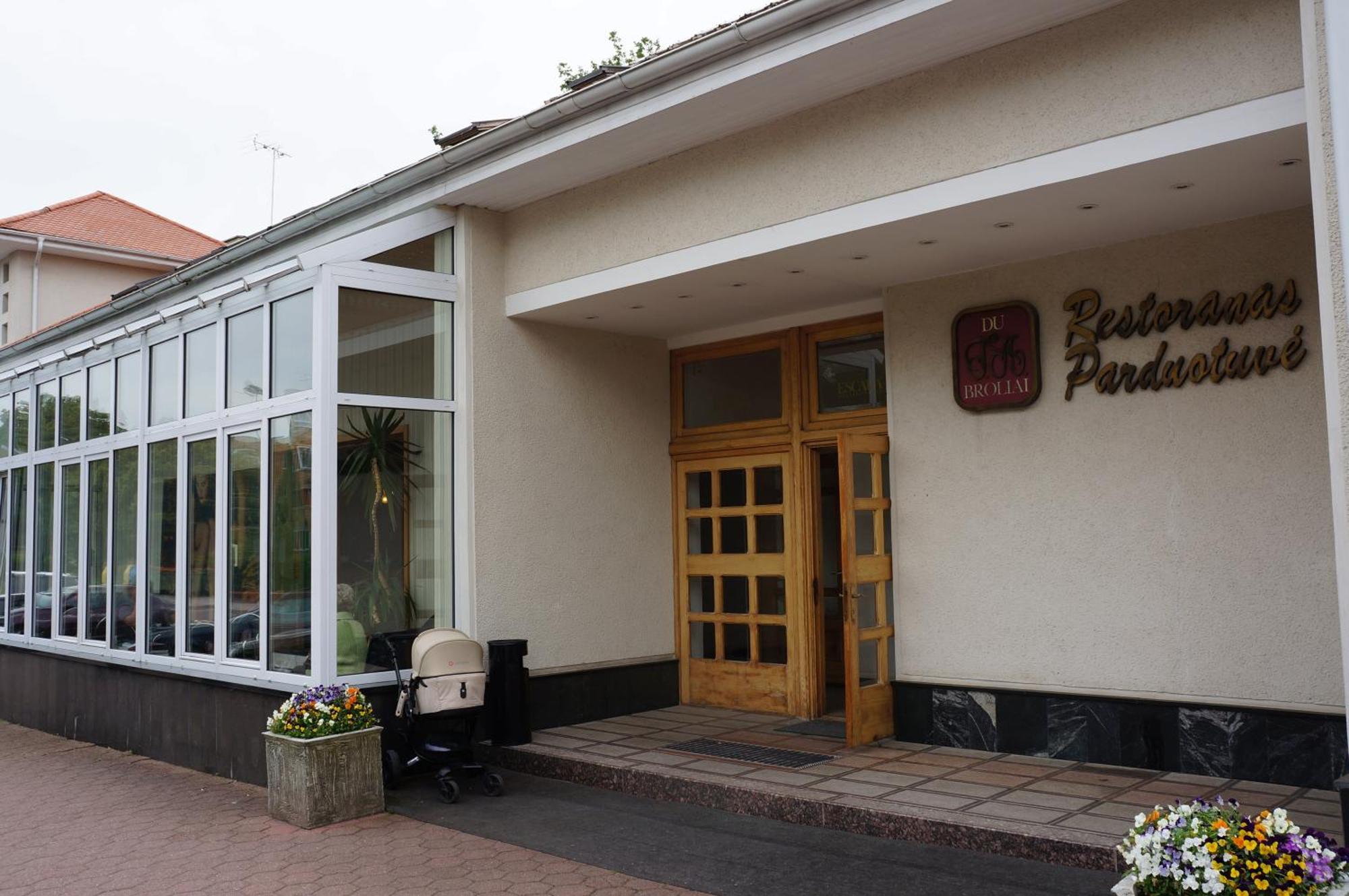 Du Broliai Hotel Palanga Bagian luar foto